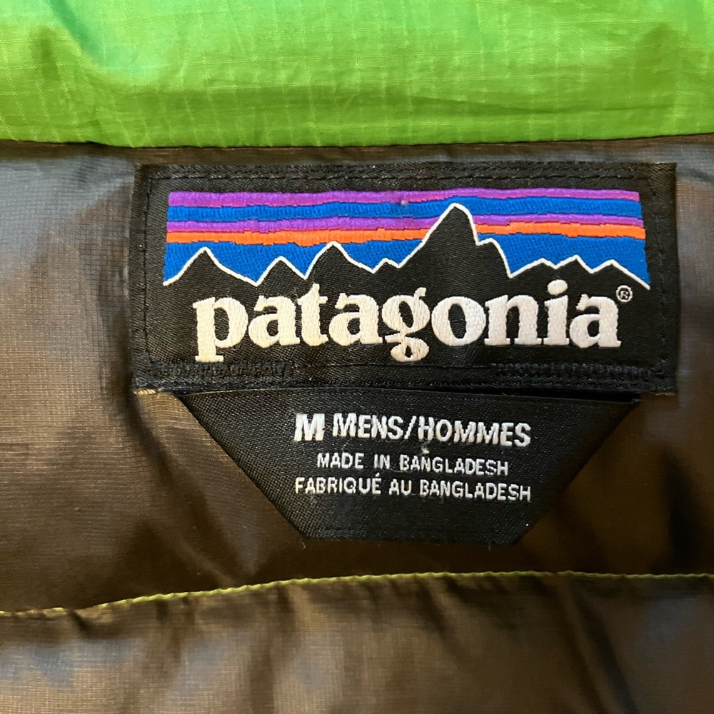 Patagonia Men's Green Down Jacket - Picture 2 of 7